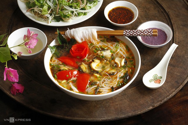 Học Diệp L&acirc;m Anh c&aacute;ch nấu b&uacute;n ốc chuẩn vị H&agrave; Nội thơm ngon tại nh&agrave; - Ảnh 10.