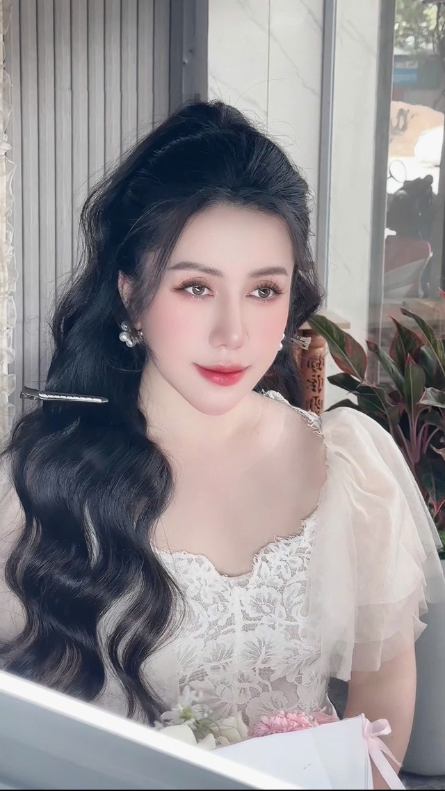 Phản ứng của MC Hồng Nhung VOV Giao th&ocirc;ng khi kh&ocirc;ng t&iacute;nh chuyện trăm năm - Ảnh 1.