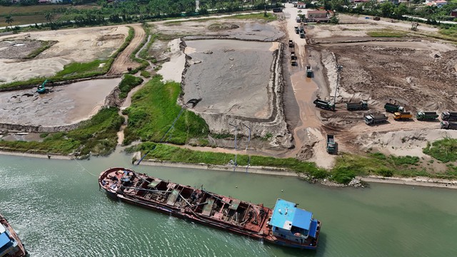 Ninh B&igrave;nh: Bến b&atilde;i bị r&agrave;o chắn ở Giao Thủy, Xu&acirc;n Giang vẫn bụi m&ugrave; mịt - Ảnh 7.