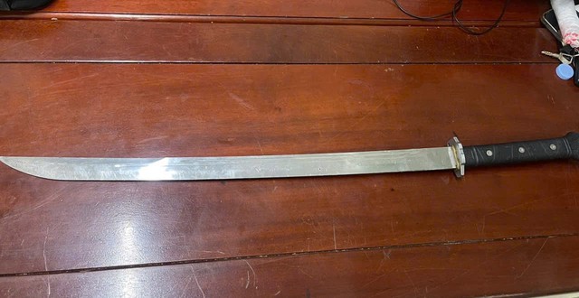 Danh t&iacute;nh 2 đối tượng cầm kiếm cố thủ tr&ecirc;n m&aacute;i nh&agrave; ở Thanh H&oacute;a - Ảnh 5.
