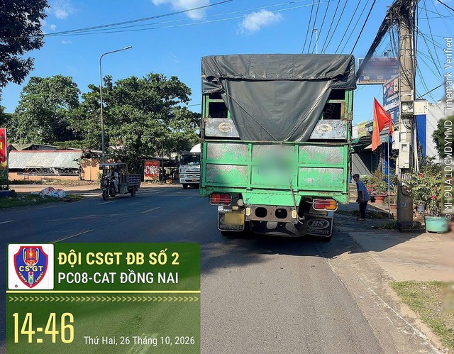 Xử phạt người đ&agrave;n &ocirc;ng 72 tuổi sử dụng thẻ nhận dạng l&aacute;i xe của con trai điều khiển xe tải - Ảnh 2.