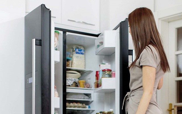 Khử m&ugrave;i tủ lạnh cấp tốc bằng những thứ c&oacute; sẵn trong nh&agrave; - Ảnh 1.
