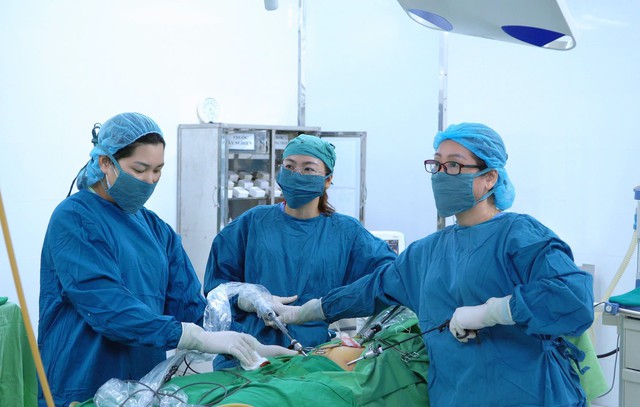 Viêm nhiễm phụ khoa gây biến chứng nguy hiểm, người phụ nữ 44 tuổi phải nhập viện phẫu thuật - Ảnh 1.