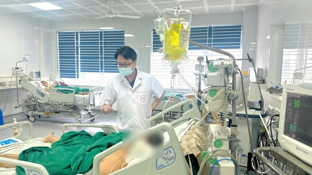 Người phụ nữ 51 tuổi nguy kịch sau khi tự truyền dịch 'thải độc gan' tại nhà - Ảnh 1.