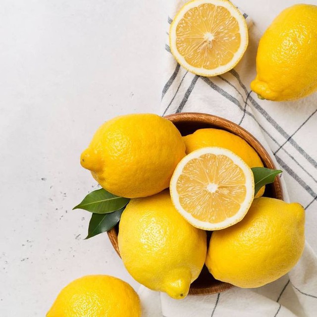Chanh xanh v&agrave; chanh v&agrave;ng: Loại n&agrave;o nhiều vitamin C hơn, d&ugrave;ng thế n&agrave;o tốt cho sức khỏe? - Ảnh 3.