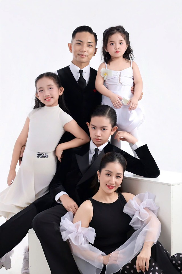 Phan Hiển khen con trai đẹp nhờ 'thừa hưởng gen b&aacute; kh&iacute;' của Kh&aacute;nh Thi - Ảnh 3.
