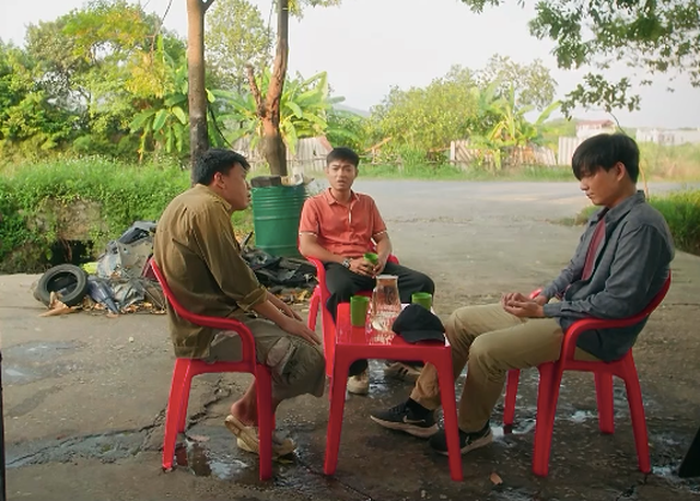 Tâm rơi vào tình cảnh khó xử khi cầu hôn và tình cũ xuất hiện trong Đội bóng nữ làng Xuân - Ảnh 2.