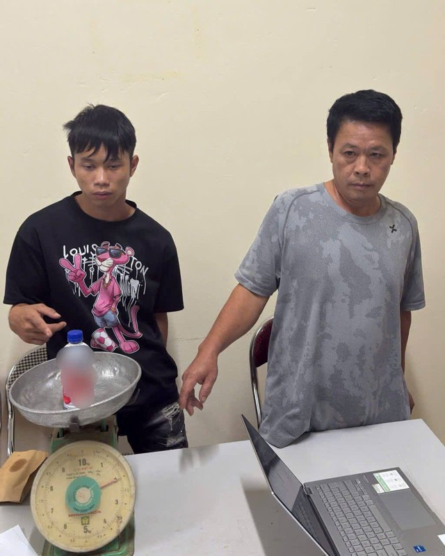 R&ugrave;ng m&igrave;nh thủ đoạn cất giấu gần 2kg thủy ng&acirc;n trong chai nước ngọt ở Cao Bằng - Ảnh 1.