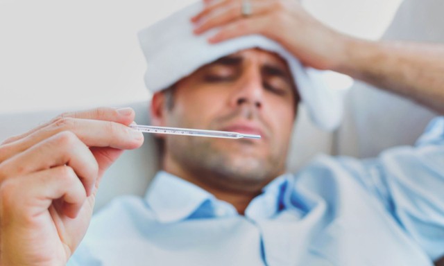 C&uacute;m A v&agrave;o m&ugrave;a: Người tr&ecirc;n 60 tuổi cần ch&uacute; &yacute; những dấu hiệu n&agrave;o để tr&aacute;nh biến chứng? - Ảnh 2.