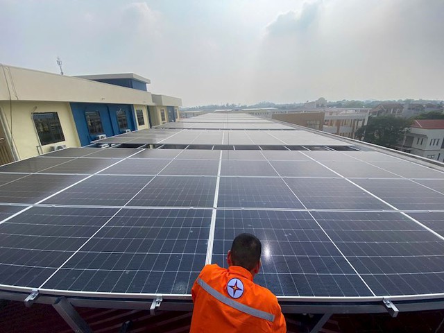 Điện mặt trời gi&uacute;p người ti&ecirc;u d&ugrave;ng chủ động nguồn cung v&agrave; tiết kiệm chi ph&iacute; sinh hoạt như thế n&agrave;o? - Ảnh 1.