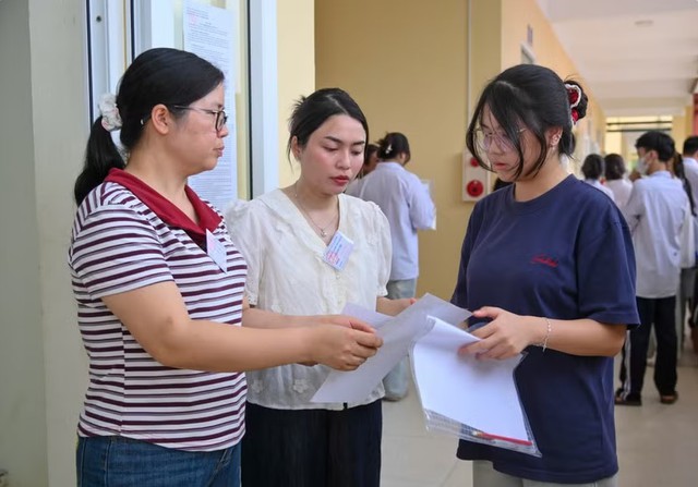 Bộ GD-ĐT yêu cầu rà soát, chấn chỉnh thực hiện quy định về học phí đại học - Ảnh 1.