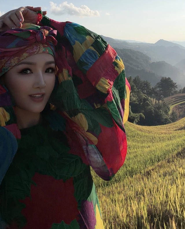 Khoảnh khắc tuyệt đẹp ở tuổi 55 của Hoa hậu Gi&aacute;ng My tr&ecirc;n M&ugrave; Cang Chải - Ảnh 2.
