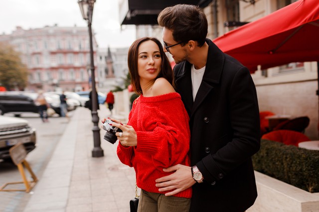 H&ocirc;n nh&acirc;n chẳng thể l&agrave;m t&igrave;nh y&ecirc;u 3 cung ho&agrave;ng đạo n&agrave;y phai nhạt: C&agrave;ng chung sống l&acirc;u c&agrave;ng s&acirc;u đậm - Ảnh 2.