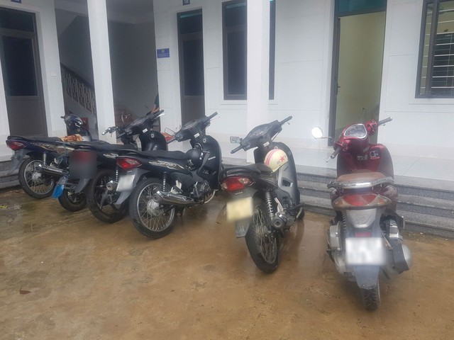 Nhóm trộm xe máy quên rút chìa khóa bị Bắt giữ tại Nghệ An - Ảnh 2.