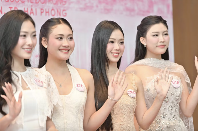 Ngọc H&acirc;n đưa con trai 1 tuổi l&ecirc;n thảm đỏ Hoa hậu Việt Nam 2026 - Ảnh 11.
