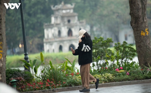 Tin sáng 8/10: Không khí lạnh kéo dài đến bao giờ, miền Bắc còn nắng nóng?; Từ 9/10, những loại xe nào bị cấm qua cầu Thăng Long từ 5h đến 22h? - Ảnh 1.