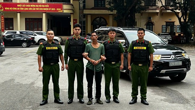 Lạng Sơn: Mật phục nhiều giờ, bắt đối tượng truy nã mang súng và 12 viên đạn AK - Ảnh 1.