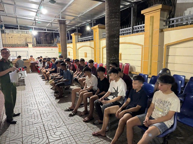 H&agrave;ng trăm thanh, thiếu ni&ecirc;n, học sinh Nghệ An bị xử l&yacute; v&igrave; vi phạm giao th&ocirc;ng - Ảnh 1.