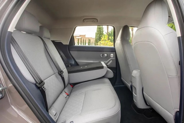 SUV điện dài 4,3 m, công suất 194 mã lực giá rẻ 540 triệu đồng phù hợp đô thị - Ảnh 3.