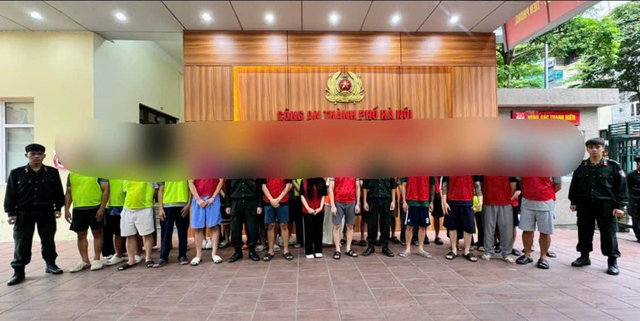 H&agrave; Nội khởi tố 21 bị can trong Đường d&acirc;y bu&ocirc;n b&aacute;n thuốc v&agrave; thiết bị y tế tr&aacute;i ph&eacute;p - Ảnh 4.