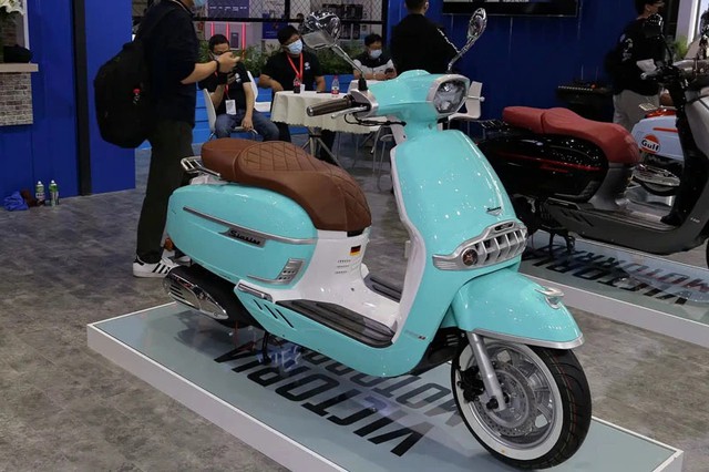 Cạnh tranh SH, xe ga 150cc gi&aacute; 58 triệu đồng thiết kế cổ điển phanh ABS 2 k&ecirc;nh, TCS chắc chắn người mua sẽ th&iacute;ch nếu về Việt Nam - Ảnh 2.