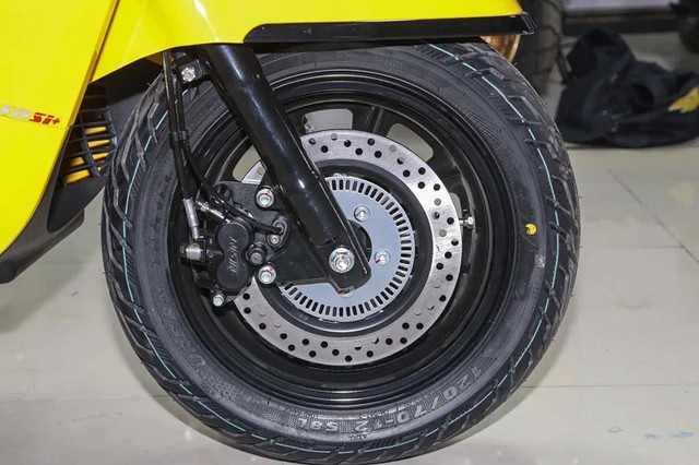 Cạnh tranh SH, xe ga 150cc gi&aacute; 58 triệu đồng thiết kế cổ điển phanh ABS 2 k&ecirc;nh, TCS chắc chắn người mua sẽ th&iacute;ch nếu về Việt Nam - Ảnh 4.