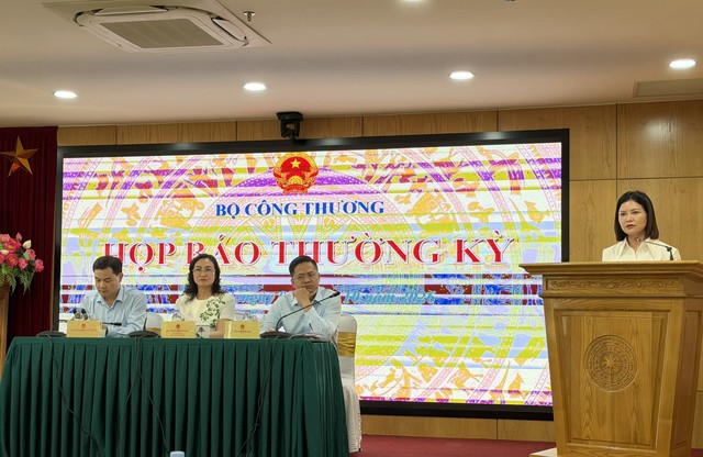 Bộ C&ocirc;ng thương trả lời về việc để doanh nghiệp tự quyết gi&aacute; xăng dầu - Ảnh 2.