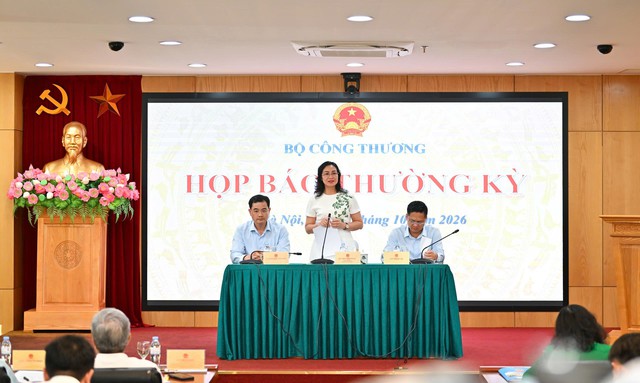 Bộ C&ocirc;ng thương trả lời về việc để doanh nghiệp tự quyết gi&aacute; xăng dầu - Ảnh 1.