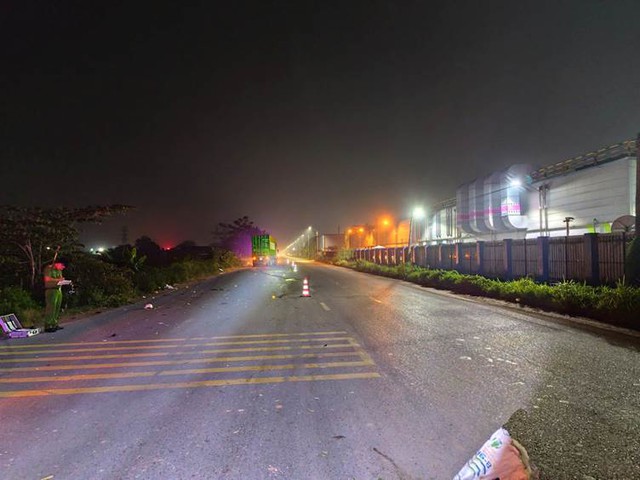 Bắc Ninh: Va chạm giữa xe đầu kéo và xe mô tô trên tỉnh lộ 276, hai người tử vong thương tâm - Ảnh 2.