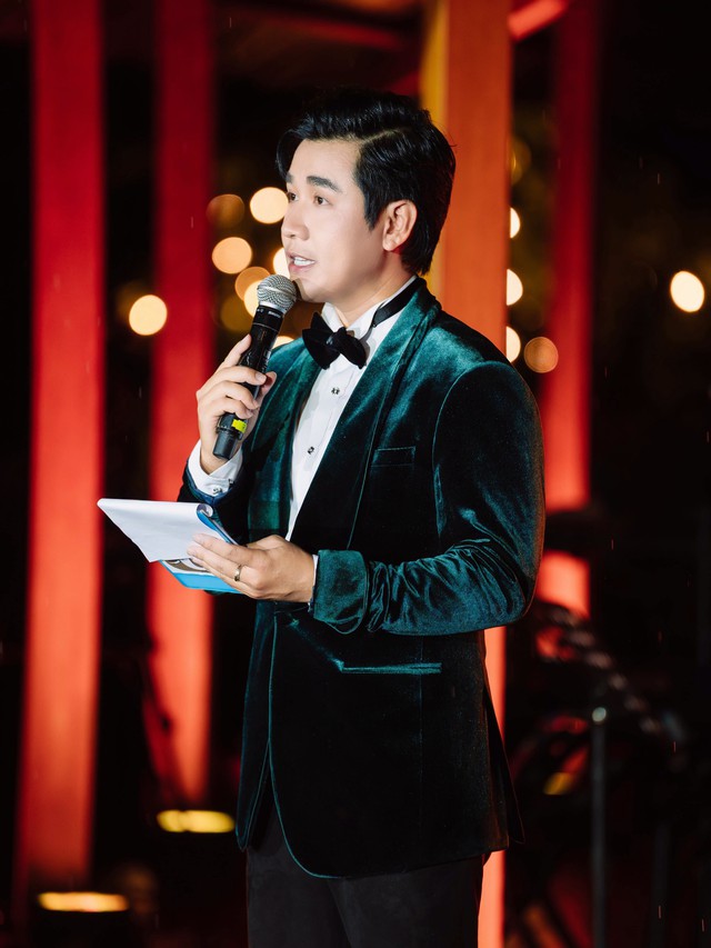 Nam MC thay Quyền Linh dẫn chương tr&igrave;nh 'V&igrave; bạn xứng đ&aacute;ng' l&agrave; ai? - Ảnh 3.