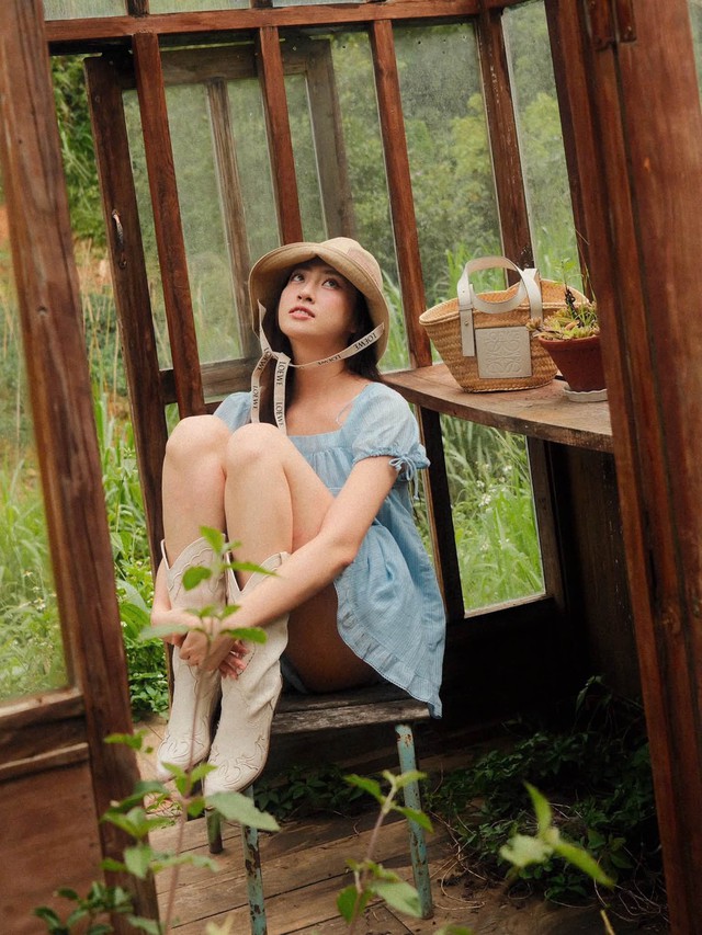 Lương Th&ugrave;y Linh giản dị ở Đ&agrave; Lạt - Ảnh 3.
