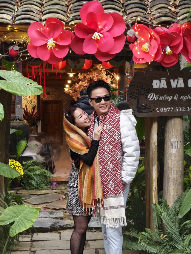 Hồng Đăng g&acirc;y ch&uacute; &yacute; ng&agrave;y cận Tết , khoảnh khắc t&igrave;nh cảm b&ecirc;n b&agrave; x&atilde; - Ảnh 1.