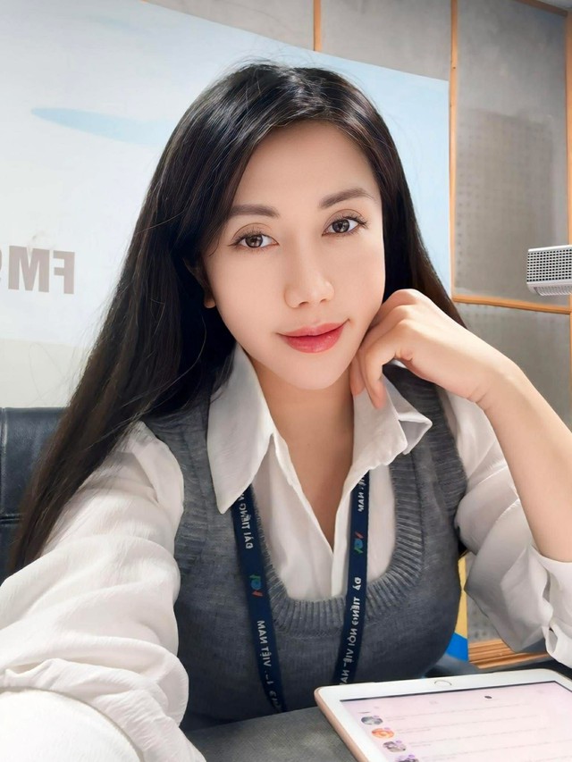 MC Hồng Nhung VOV giao th&ocirc;ng chia sẻ quan điểm về h&ocirc;n nh&acirc;n v&agrave; cuộc sống độc th&acirc;n năm 2026 - Ảnh 2.