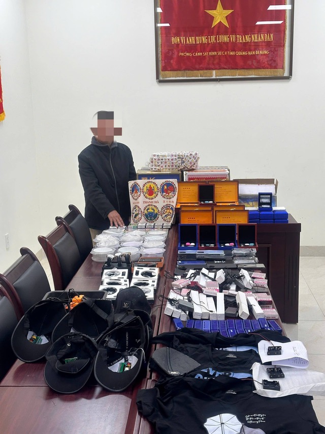 Đ&agrave; Nẵng: Triệt x&oacute;a 2 điểm mua b&aacute;n thiết bị phục vụ đ&aacute;nh bạc bịp  - Ảnh 1.