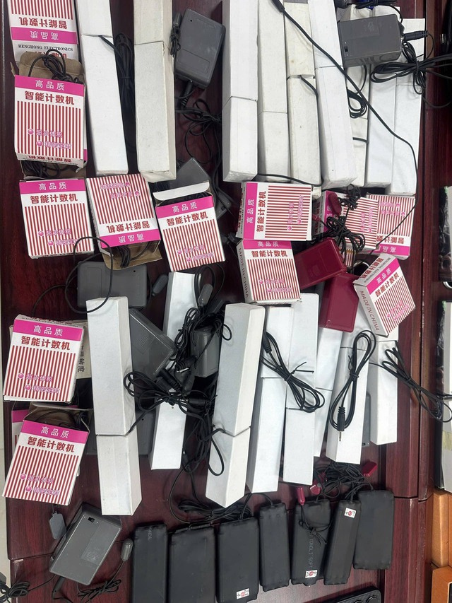 Đ&agrave; Nẵng: Triệt x&oacute;a 2 điểm mua b&aacute;n thiết bị phục vụ đ&aacute;nh bạc bịp  - Ảnh 2.