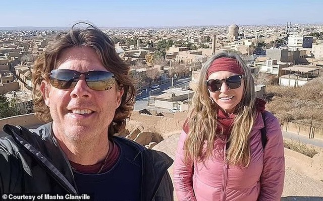 Cuộc sống b&aacute;n nh&agrave; đi du lịch: Sự thật trần trụi đằng sau những bức ảnh triệu like - Ảnh 1.