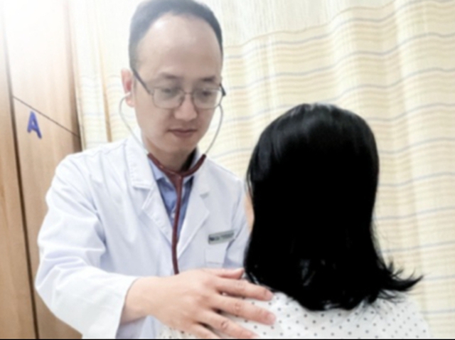 Người phụ nữ 54 tuổi ph&aacute;t hiện bệnh tim nguy hiểm từ 1 dấu hiệu nhiều người Việt bỏ qua - Ảnh 1.