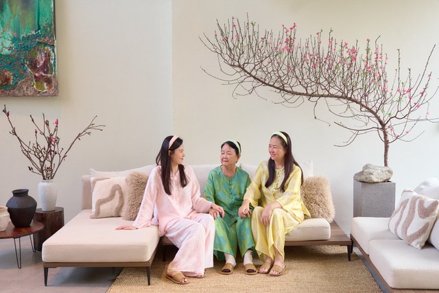 Ảnh đ&oacute;n Tết b&igrave;nh dị của gia đ&igrave;nh Midu - Ảnh 2.