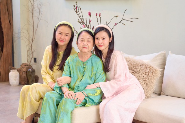 Ảnh đ&oacute;n Tết b&igrave;nh dị của gia đ&igrave;nh Midu - Ảnh 3.