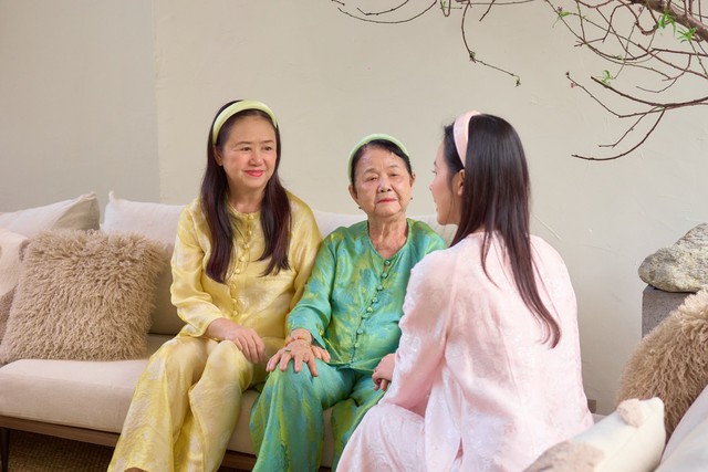 Ảnh đ&oacute;n Tết b&igrave;nh dị của gia đ&igrave;nh Midu - Ảnh 6.