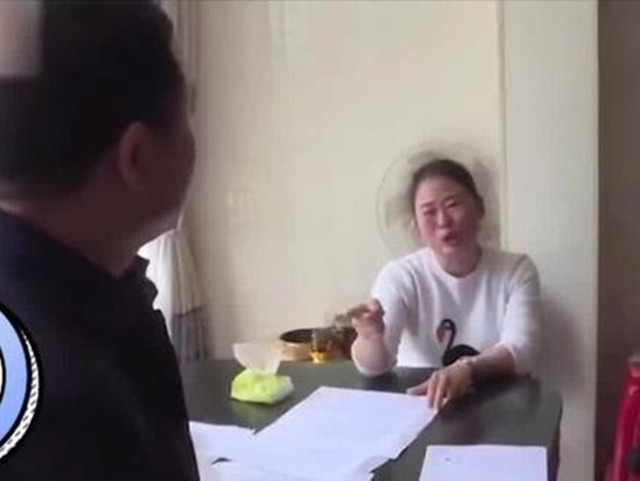 Vợ quỳ xin tha thứ v&igrave; lỡ ph&aacute;t sinh quan hệ kh&ocirc;ng an to&agrave;n với người y&ecirc;u cũ trước ng&agrave;y cưới - Ảnh 1.