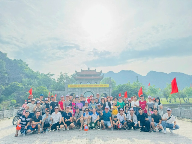 Nhiều điểm du lịch miền Bắc k&iacute;n kh&aacute;ch, gi&aacute; tour Tết tăng cao  - Ảnh 1.