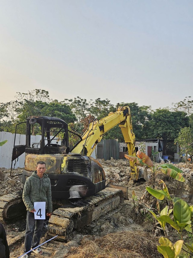 Bắc Ninh: Bắt đối tượng đốt m&aacute;y x&uacute;c do m&acirc;u thuẫn l&agrave;m ăn - Ảnh 1.