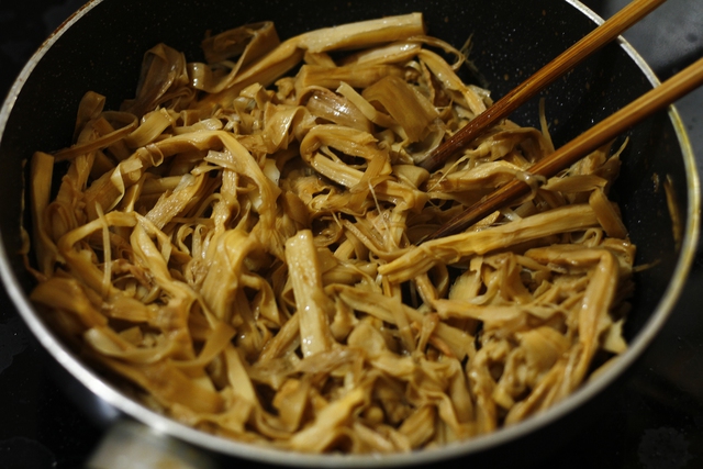 M&oacute;n ngon ng&agrave;y Tết được v&iacute; như 'thuốc bổ tự nhi&ecirc;n', nhưng 4 nh&oacute;m người ăn v&agrave;o dễ rước họa - Ảnh 2.