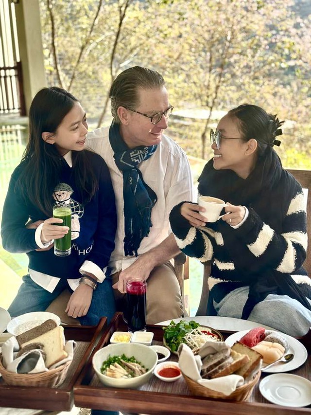 Chồng T&acirc;y của Đoan Trang đ&oacute;n tuổi mới b&ecirc;n vợ con - Ảnh 2.