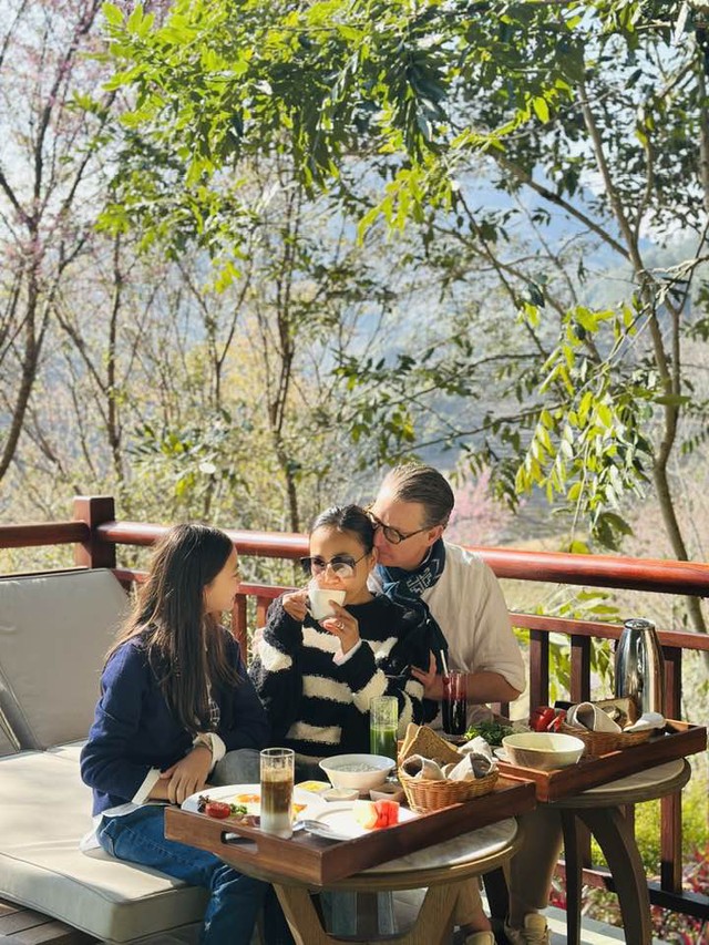 Chồng T&acirc;y của Đoan Trang đ&oacute;n tuổi mới b&ecirc;n vợ con - Ảnh 3.