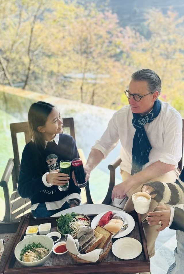 Chồng T&acirc;y của Đoan Trang đ&oacute;n tuổi mới b&ecirc;n vợ con - Ảnh 7.