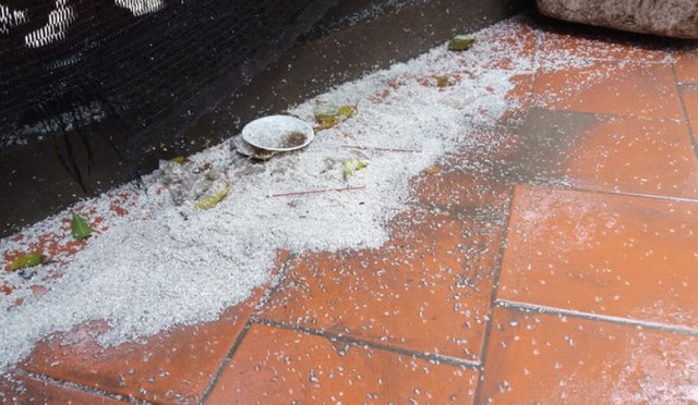 Đ&acirc;y mới l&agrave; những c&aacute;ch rắc muối trừ t&agrave; gi&uacute;p xua đuổi vận xấu hiệu quả - Ảnh 2.