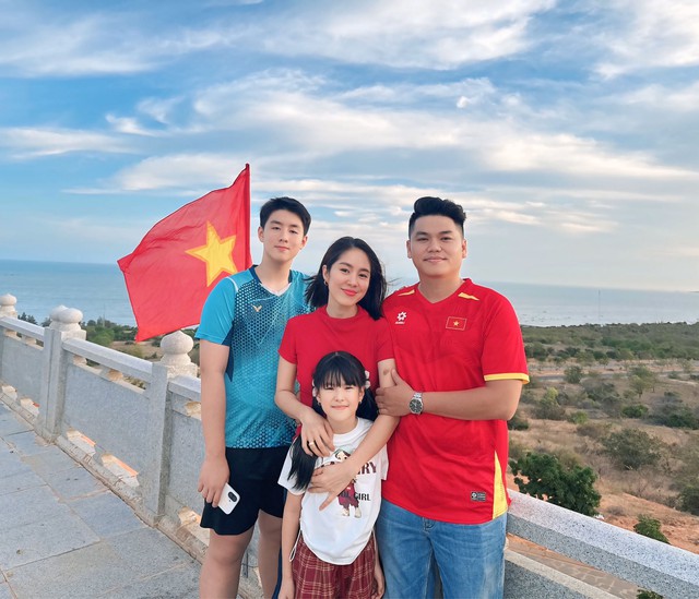 Lê Phương cùng chồng con về quê nội đón Tết sớm - Ảnh 2. Lê Phương cùng chồng con về quê nội đón Tết sớm - Ảnh 2.