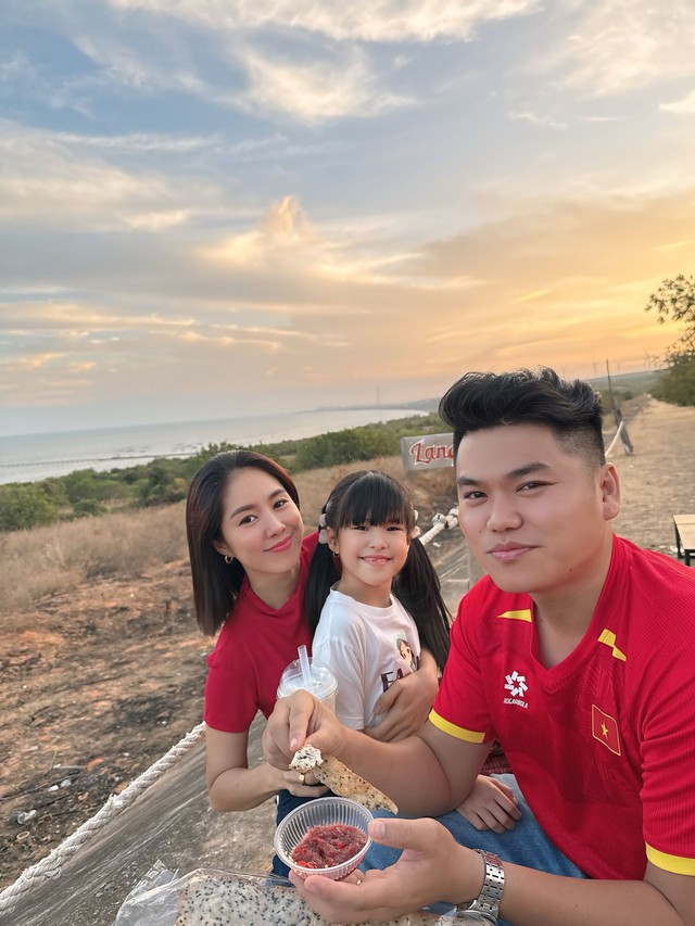 Lê Phương cùng chồng con về quê nội đón Tết sớm - Ảnh 5. Lê Phương cùng chồng con về quê nội đón Tết sớm - Ảnh 5.